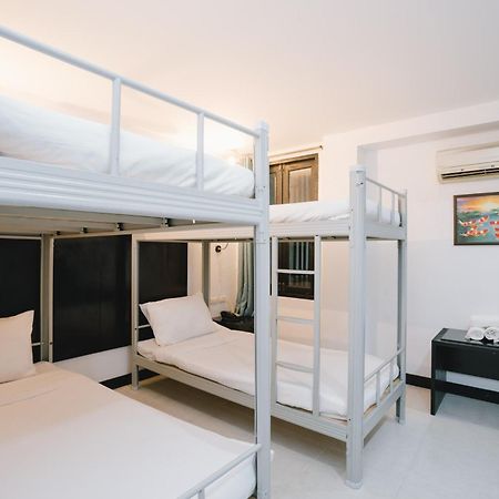 Отель Noble House Patong Экстерьер фото