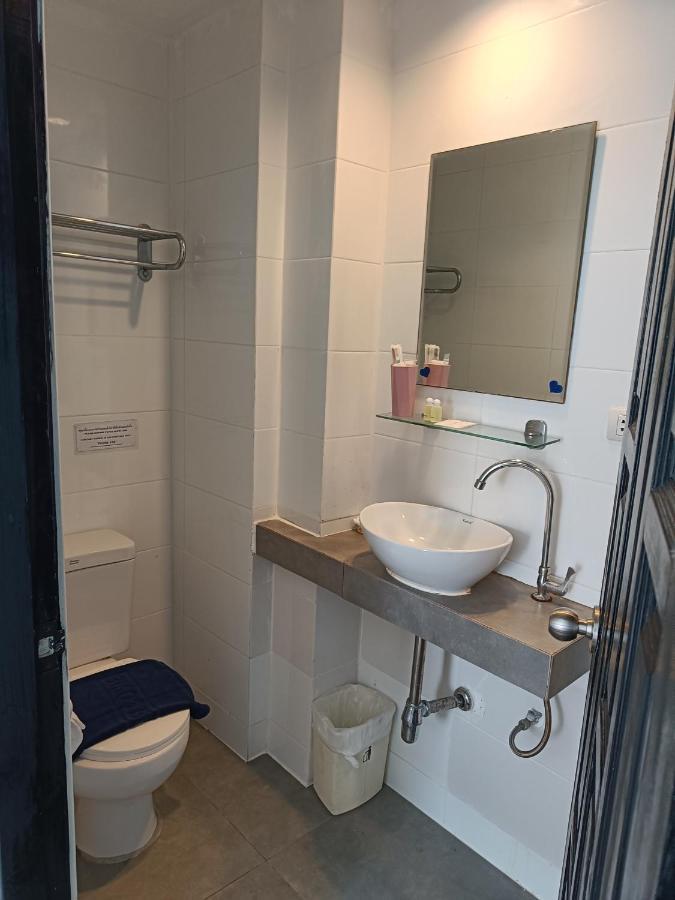 Отель Noble House Patong Экстерьер фото