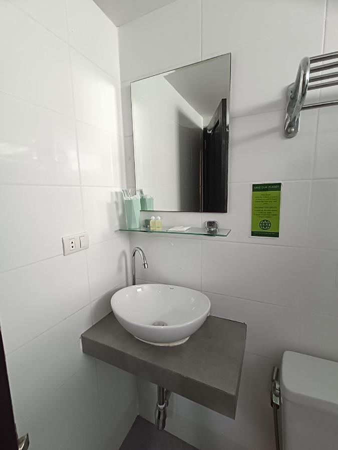 Отель Noble House Patong Экстерьер фото