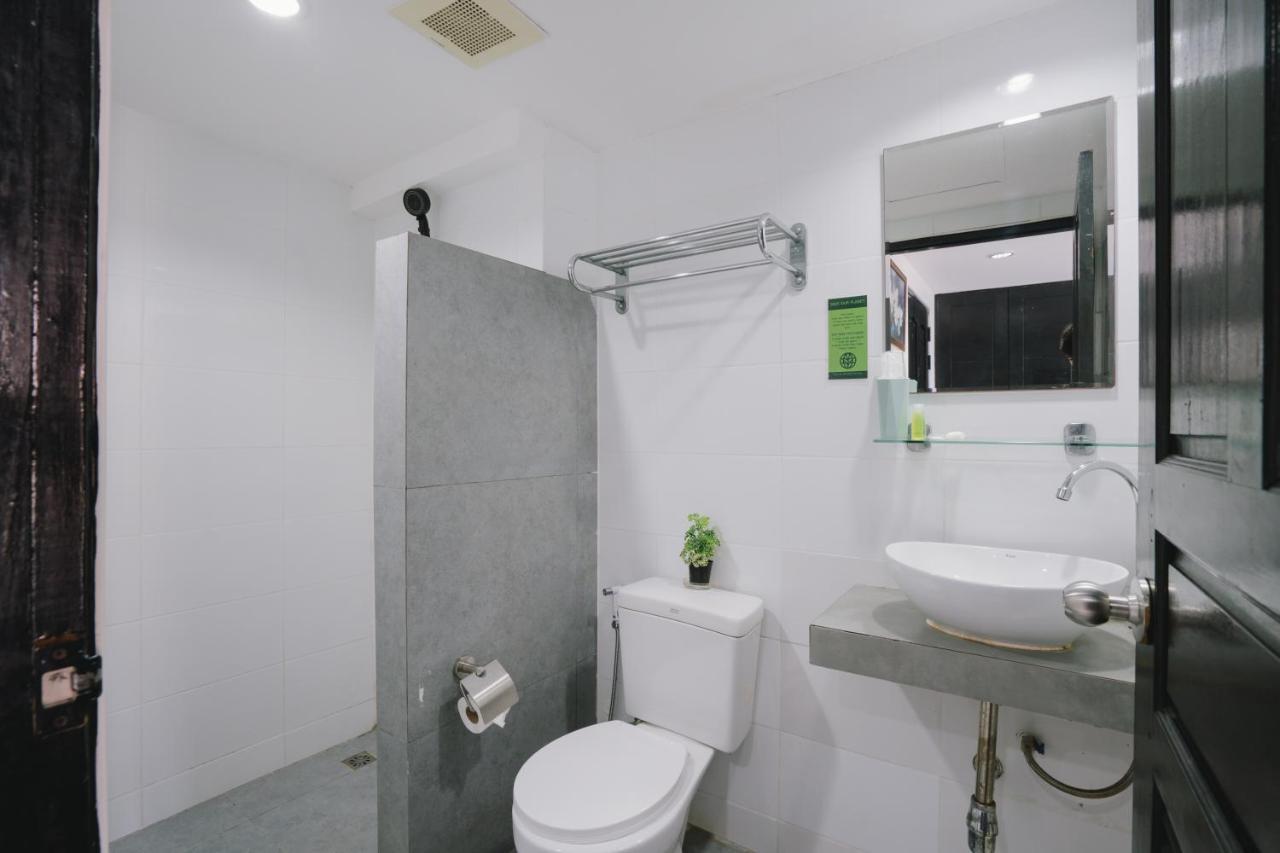 Отель Noble House Patong Экстерьер фото