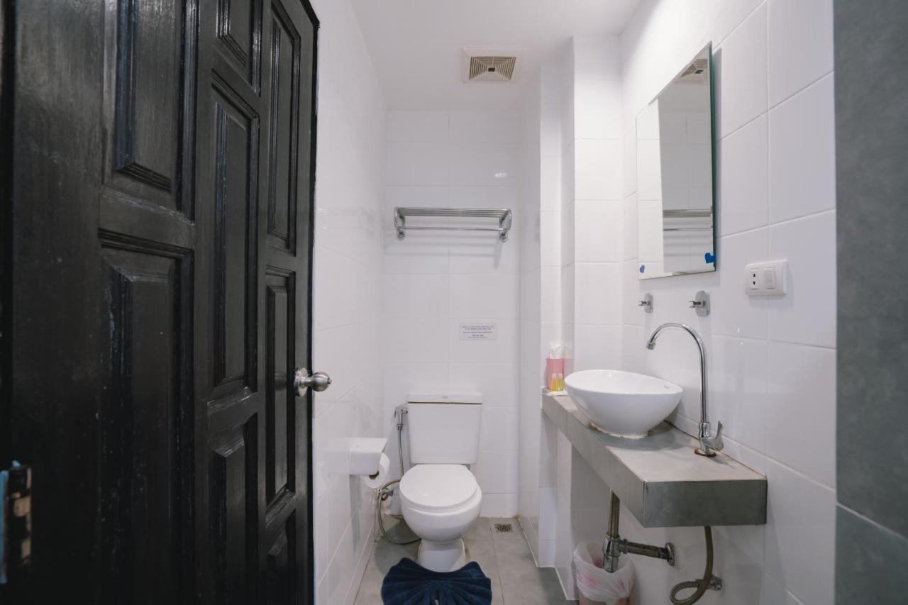 Отель Noble House Patong Экстерьер фото