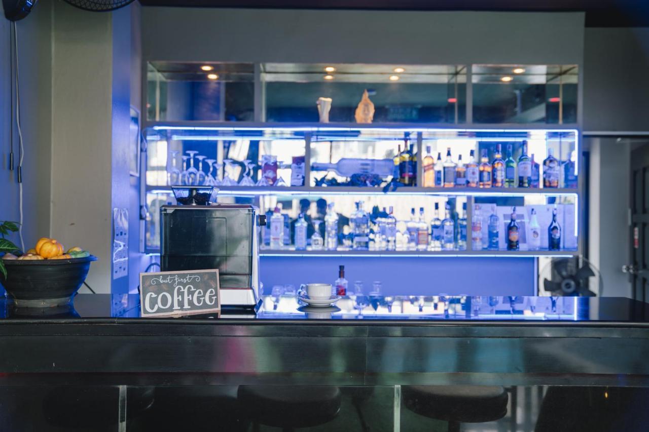 Отель Noble House Patong Экстерьер фото