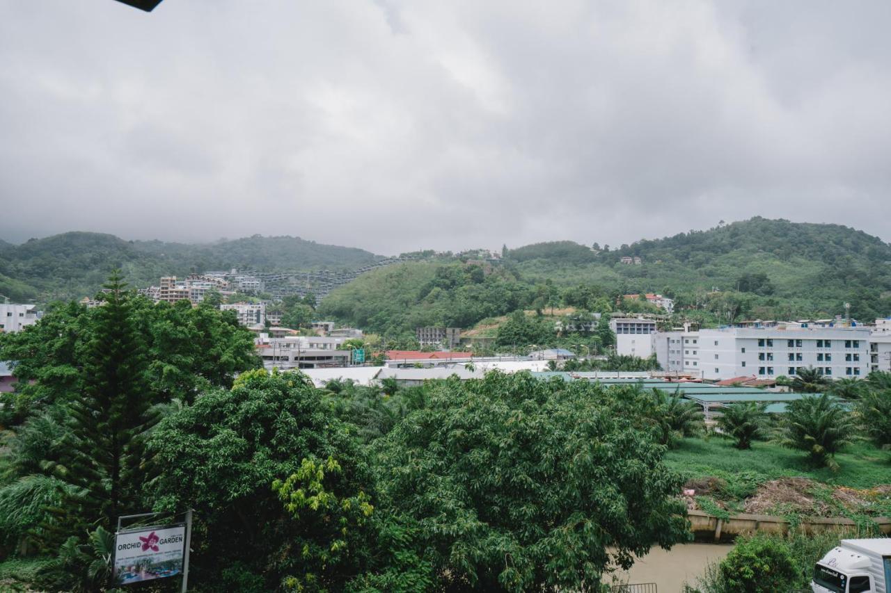 Отель Noble House Patong Экстерьер фото