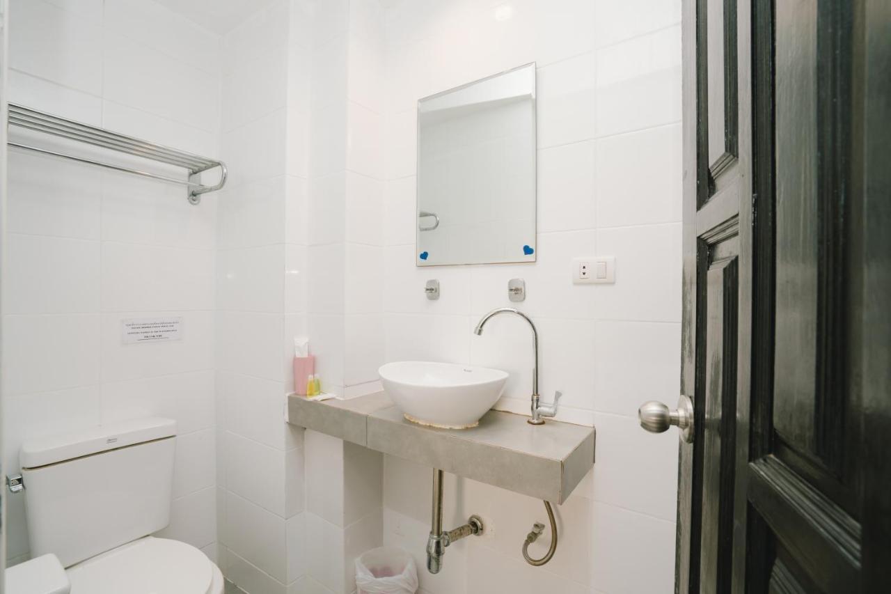 Отель Noble House Patong Экстерьер фото