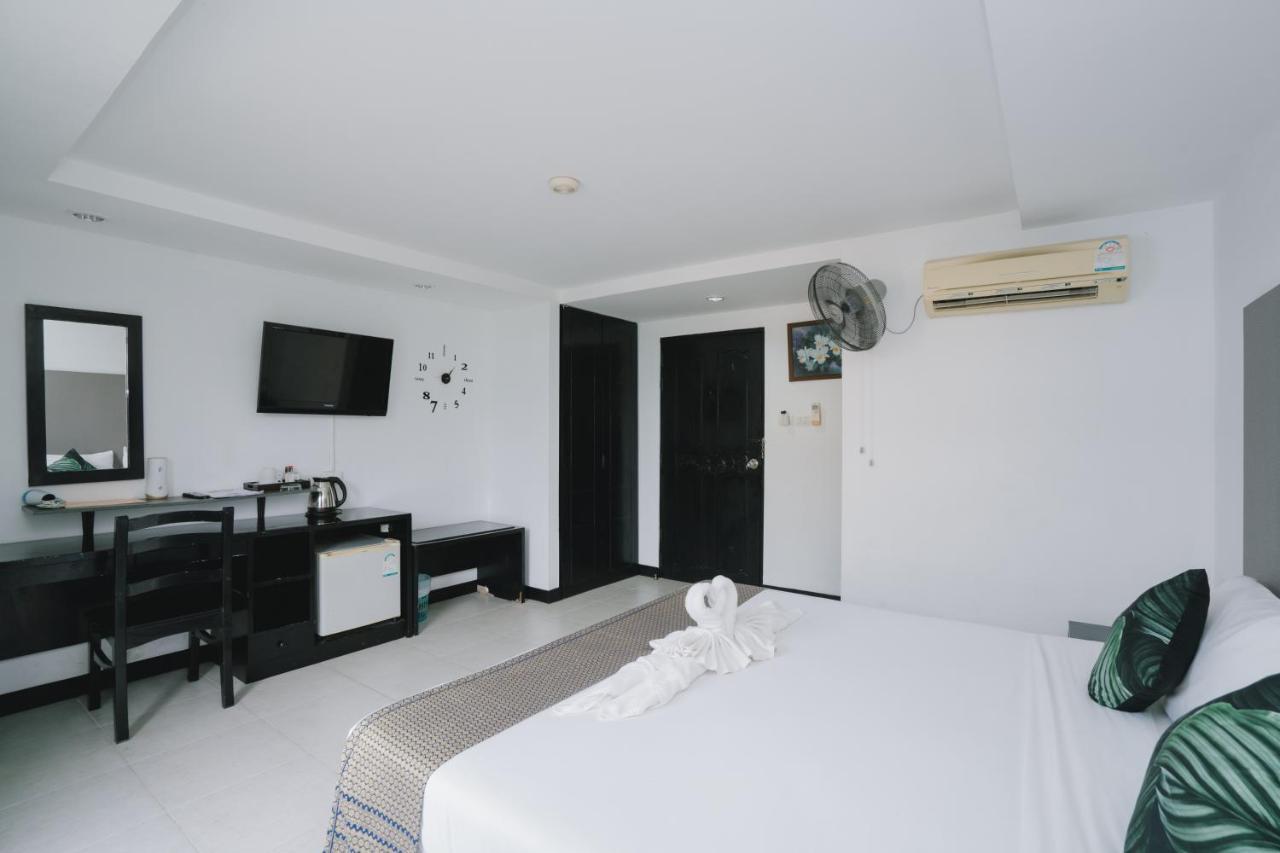 Отель Noble House Patong Экстерьер фото