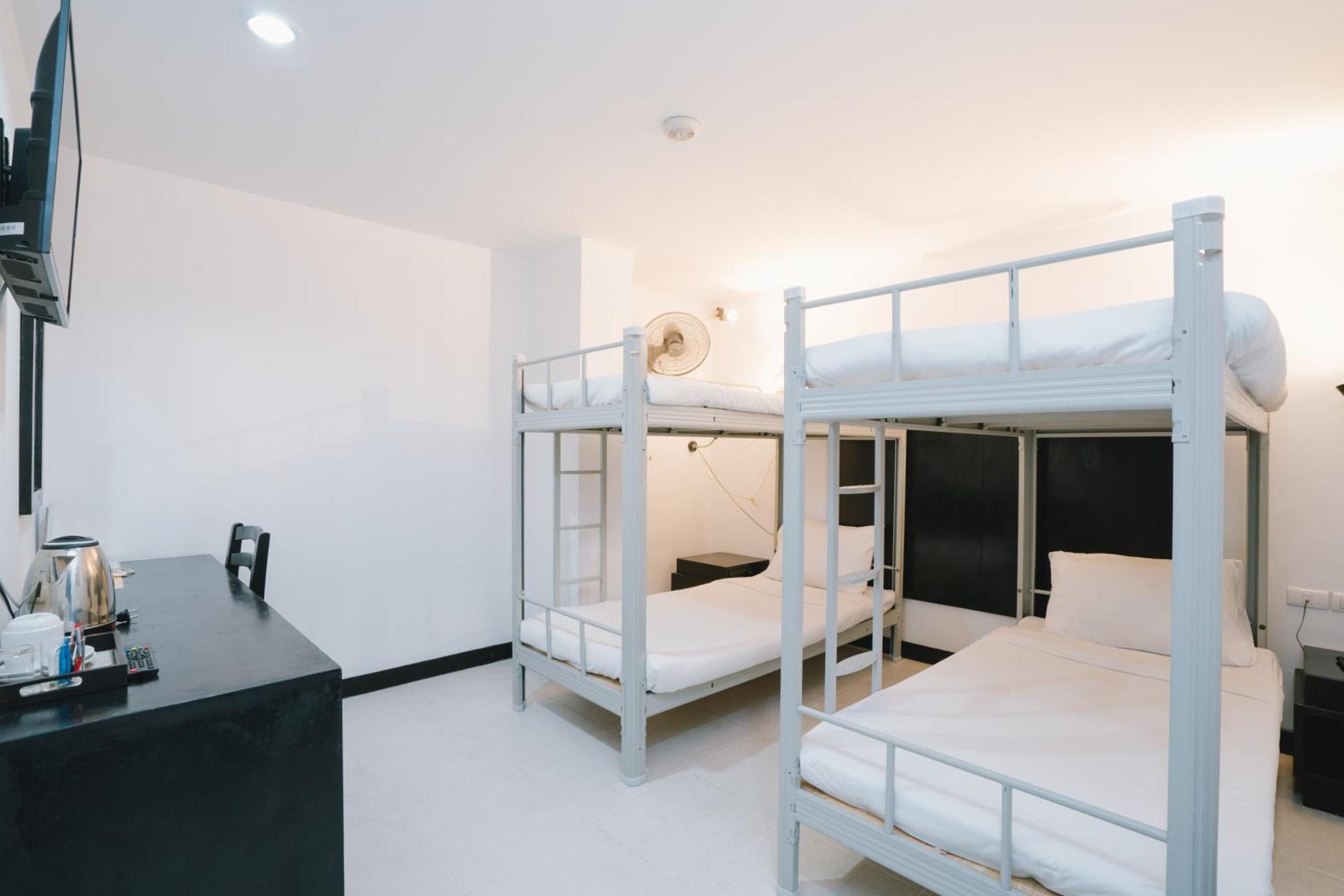 Отель Noble House Patong Экстерьер фото