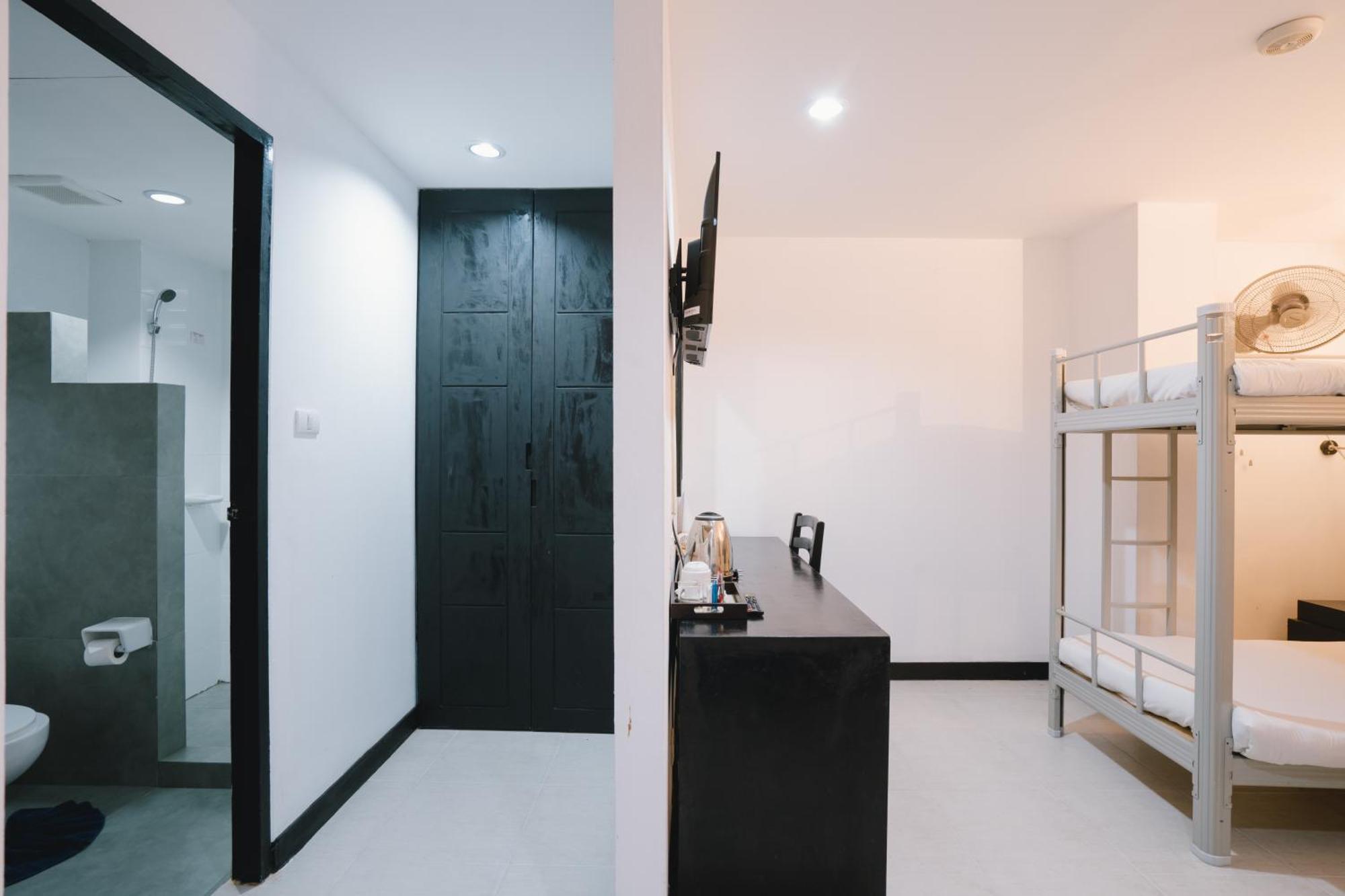 Отель Noble House Patong Экстерьер фото