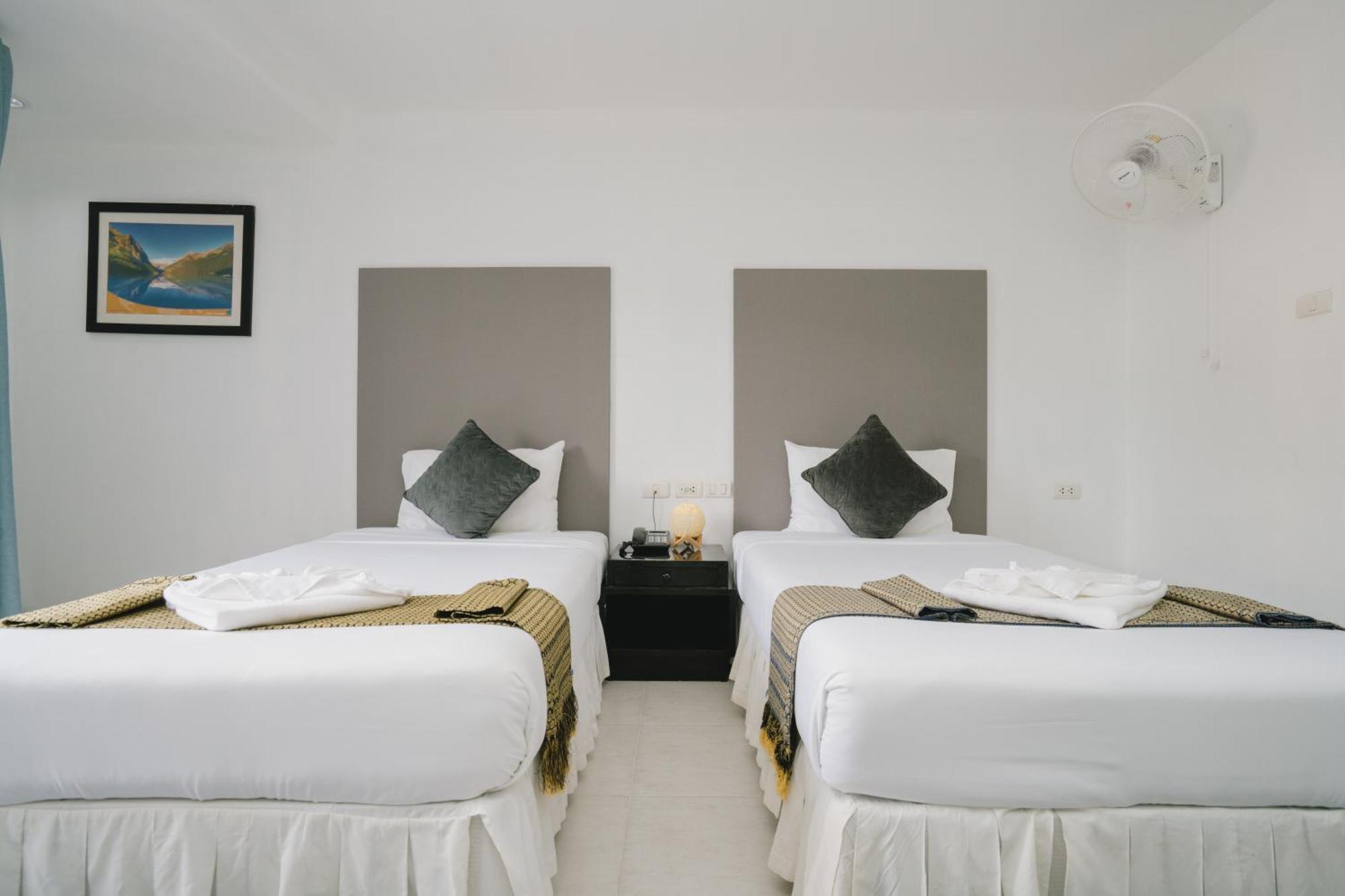 Отель Noble House Patong Экстерьер фото