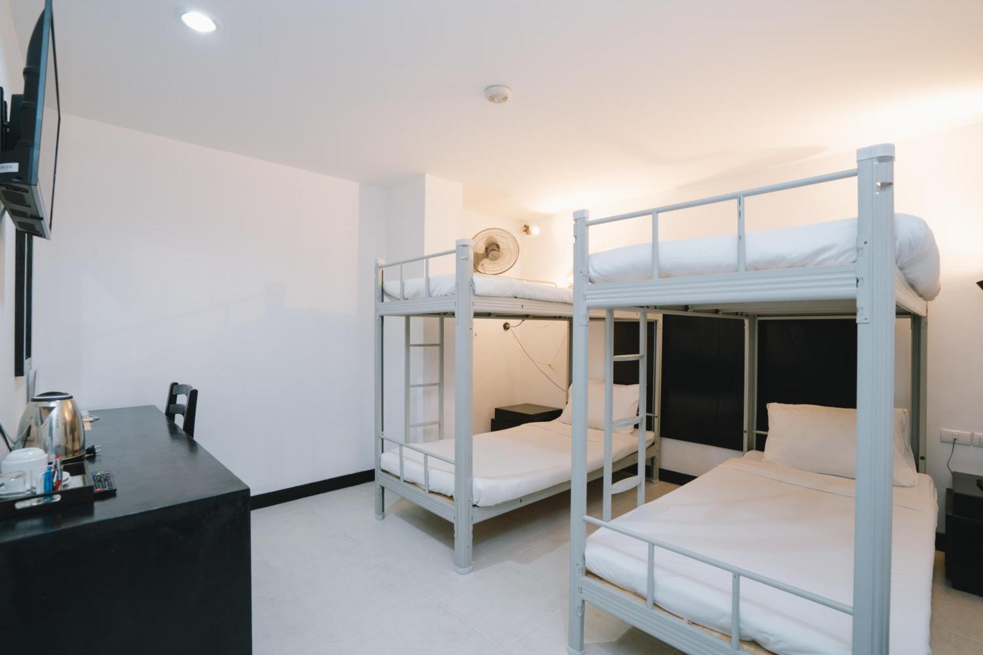 Отель Noble House Patong Экстерьер фото