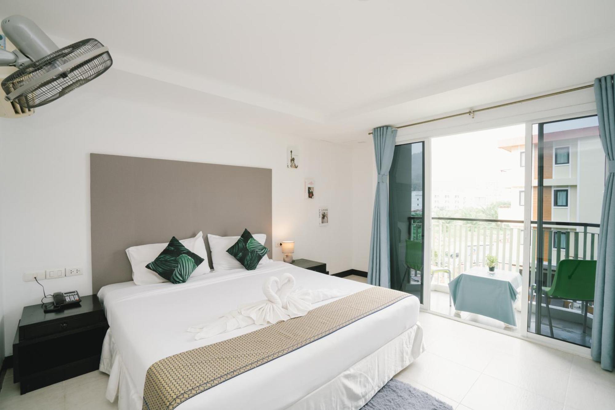 Отель Noble House Patong Экстерьер фото