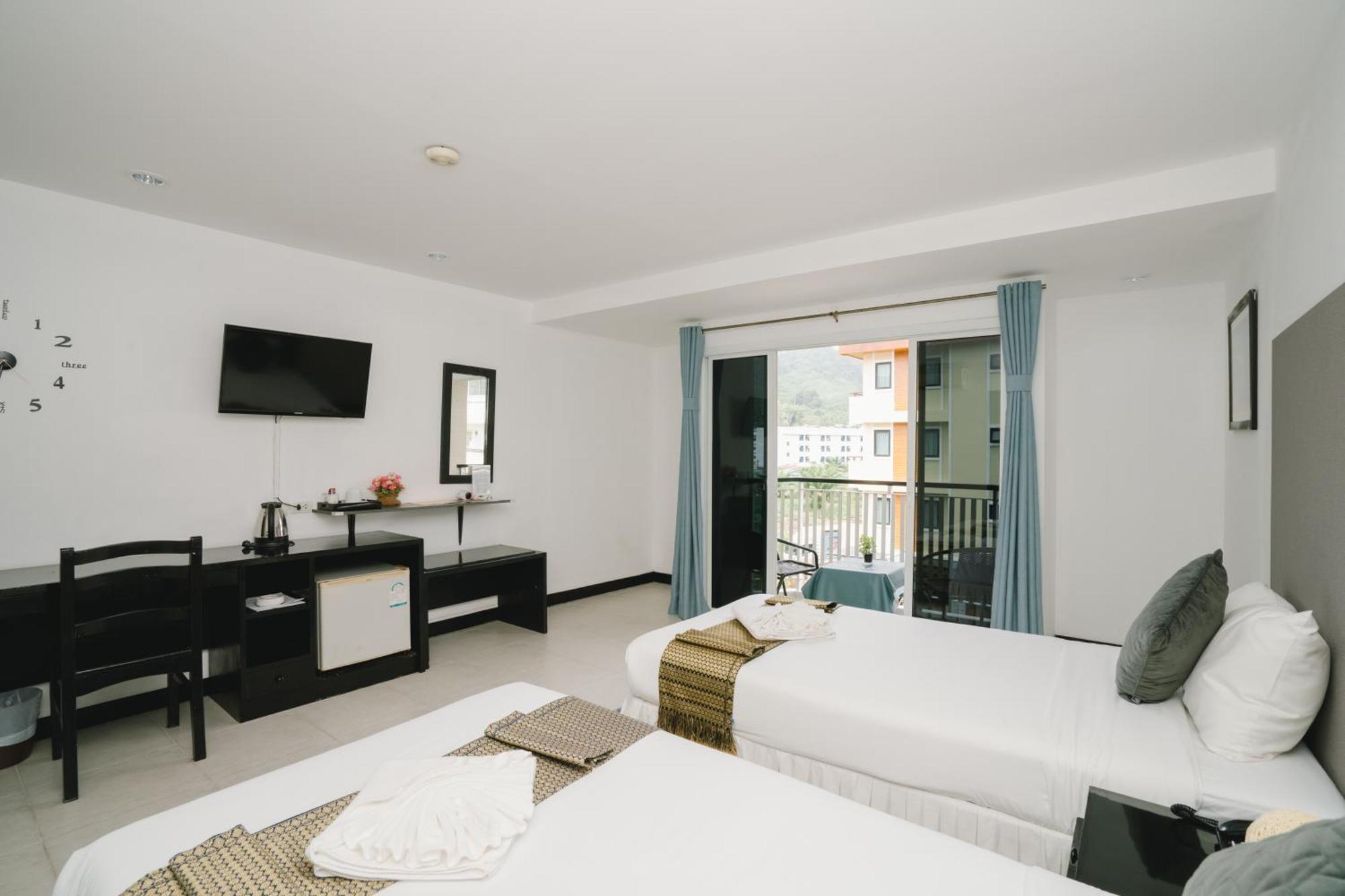 Отель Noble House Patong Экстерьер фото