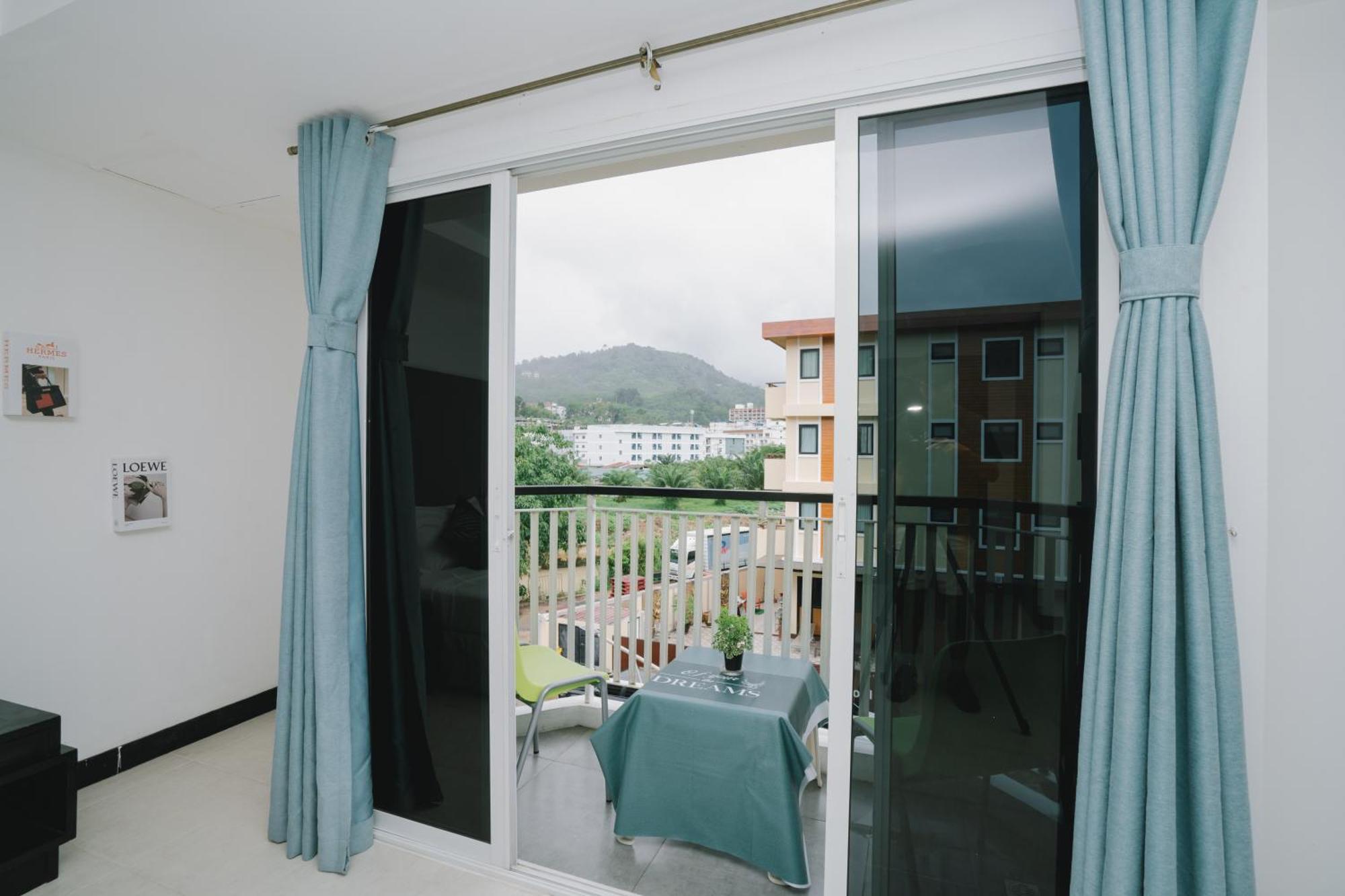 Отель Noble House Patong Экстерьер фото