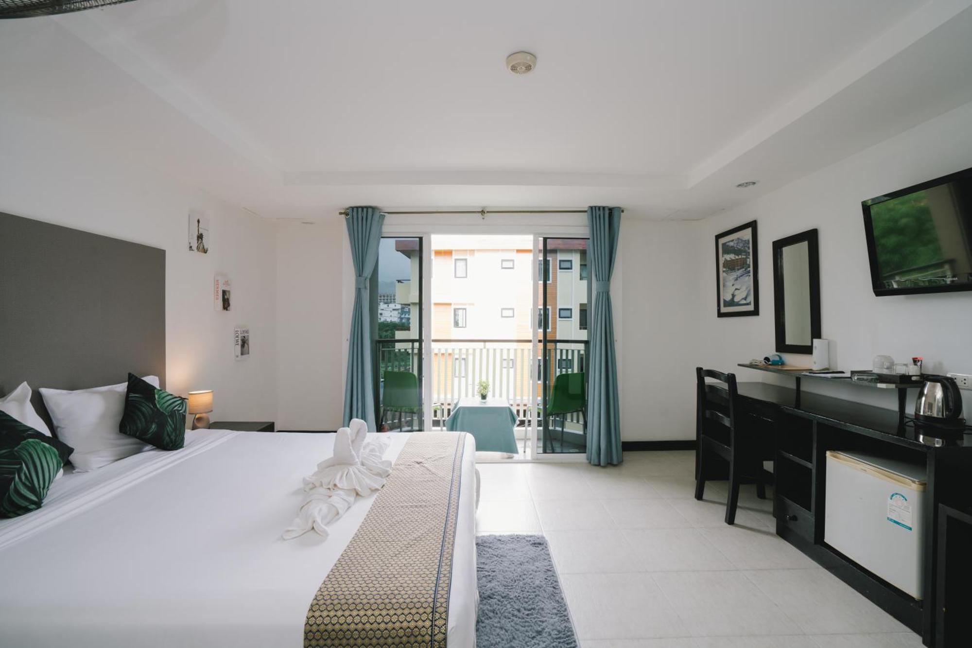 Отель Noble House Patong Экстерьер фото