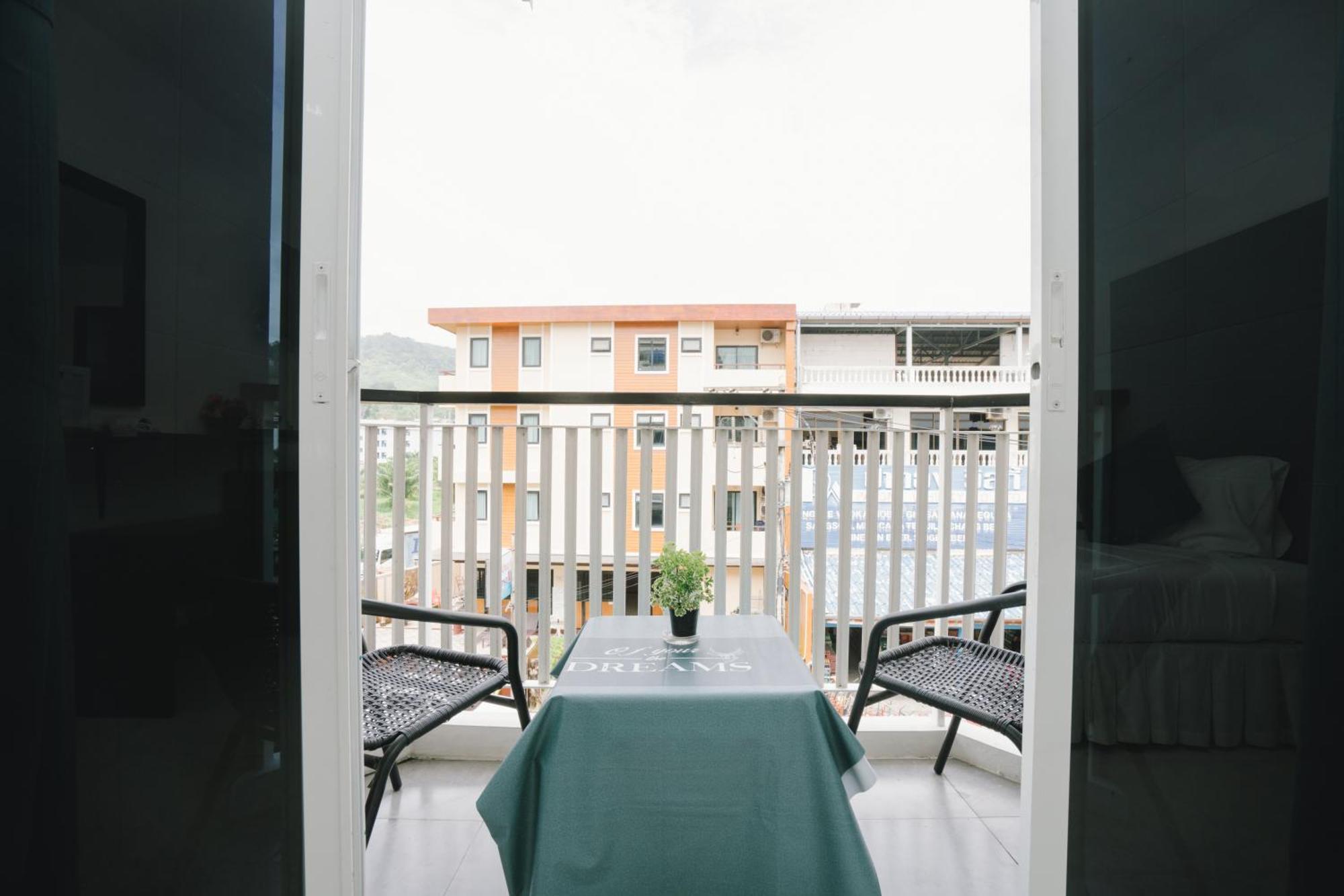 Отель Noble House Patong Экстерьер фото
