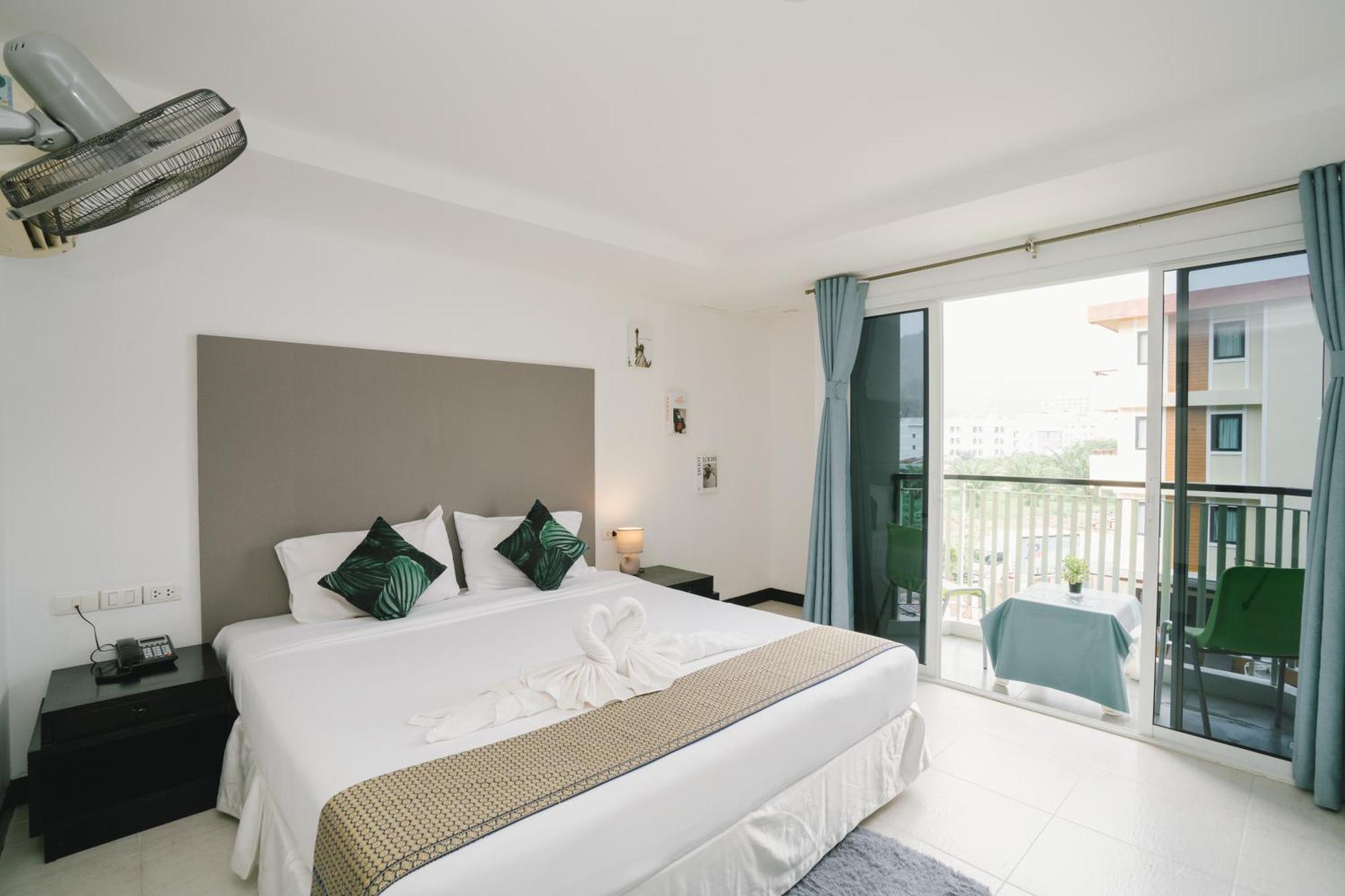 Отель Noble House Patong Экстерьер фото